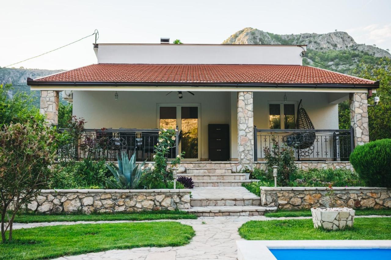 Gana Villa